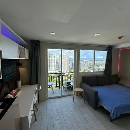 Modern & Comfy Studio - Steps From Ayala Mall, Cebu City エクステリア 写真