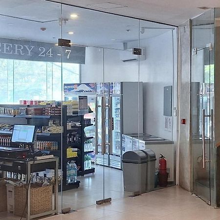 Modern & Comfy Studio - Steps From Ayala Mall, Cebu City エクステリア 写真