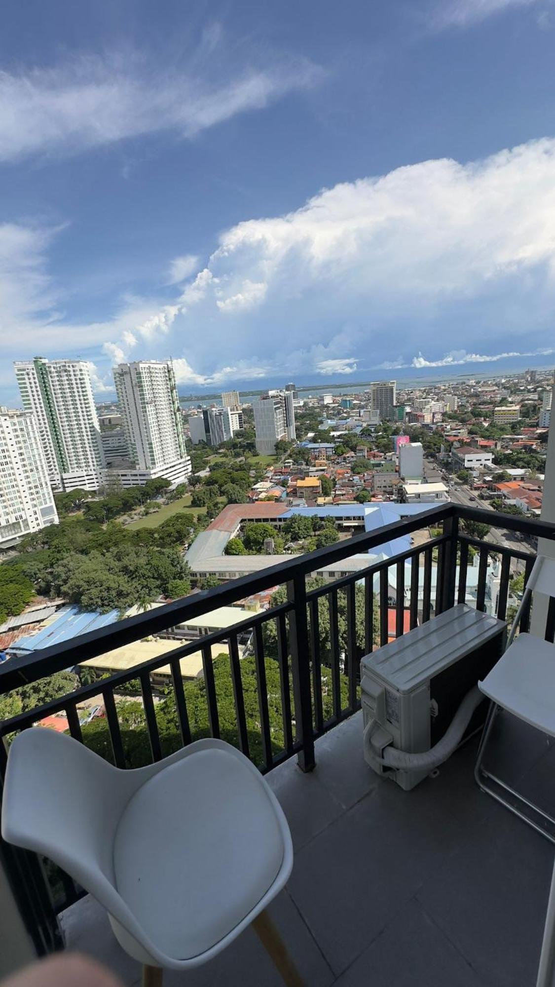 Modern & Comfy Studio - Steps From Ayala Mall, Cebu City エクステリア 写真
