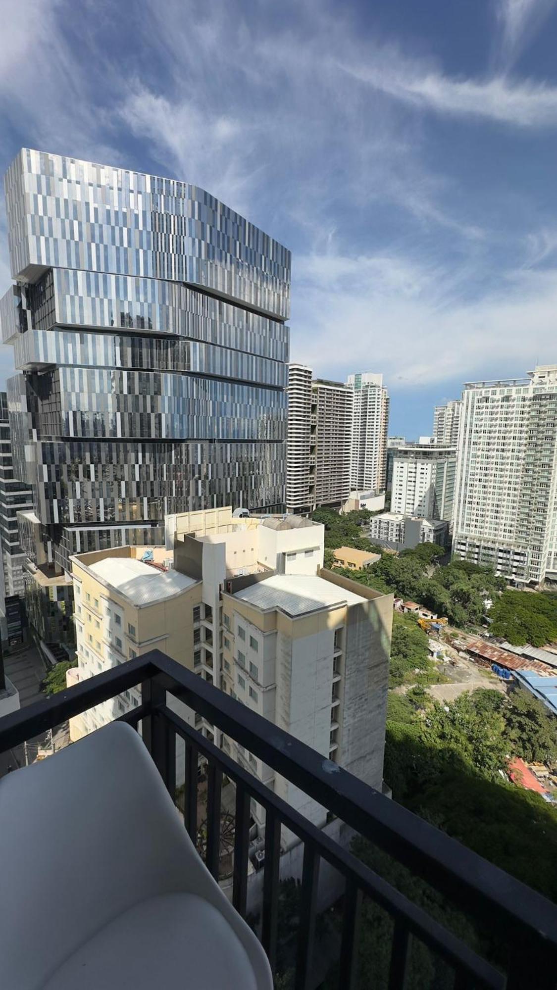 Modern & Comfy Studio - Steps From Ayala Mall, Cebu City エクステリア 写真