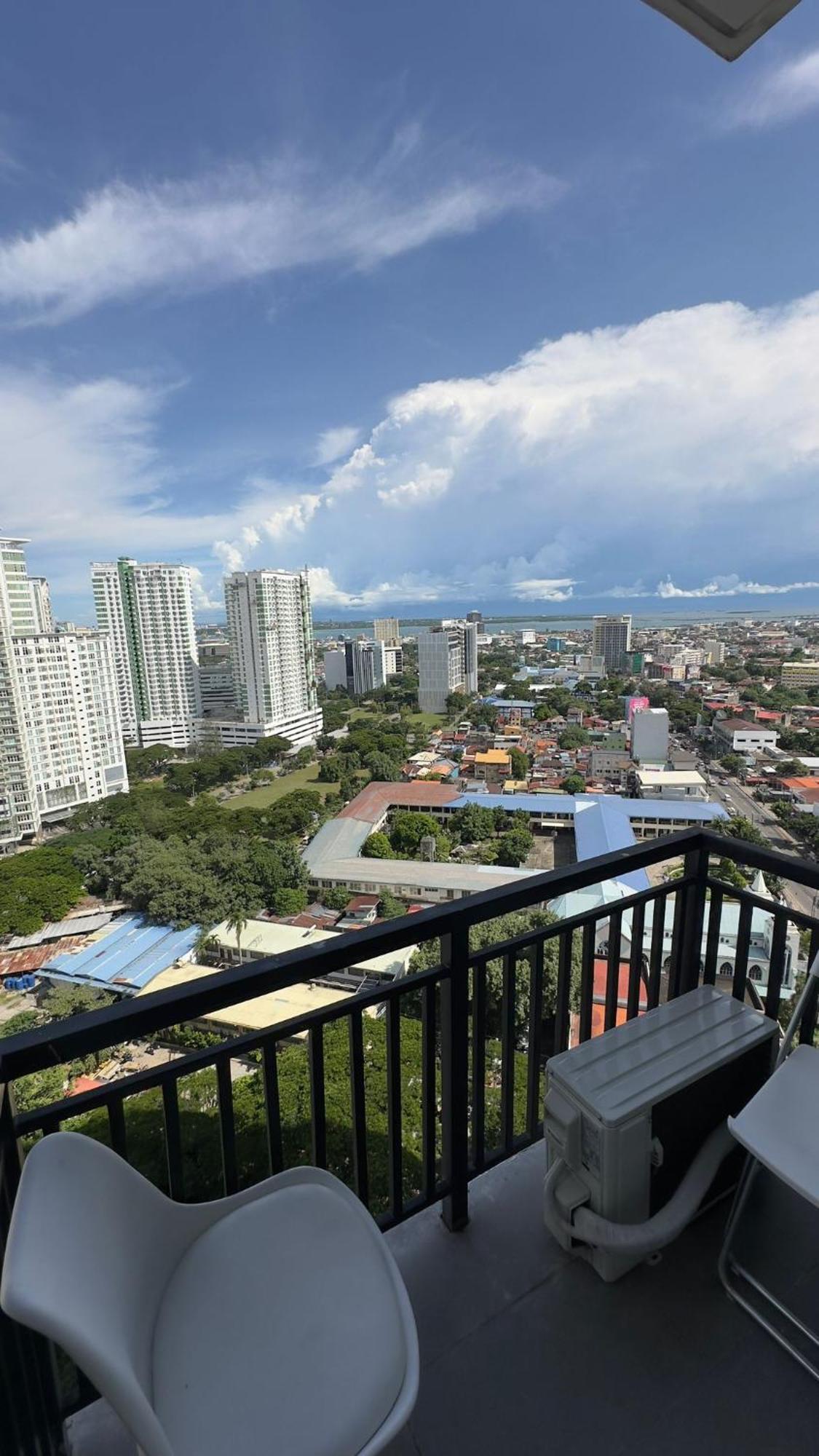Modern & Comfy Studio - Steps From Ayala Mall, Cebu City エクステリア 写真