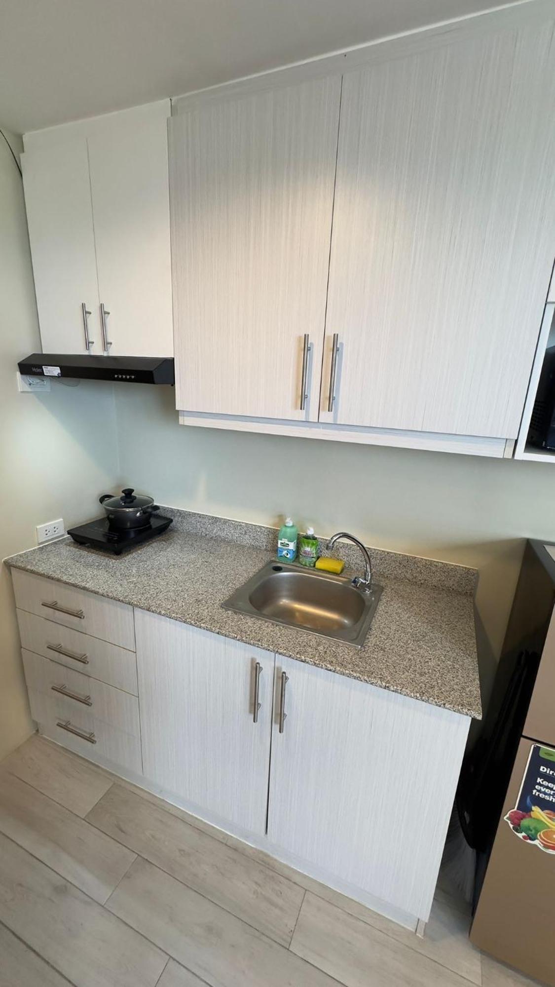 Modern & Comfy Studio - Steps From Ayala Mall, Cebu City エクステリア 写真