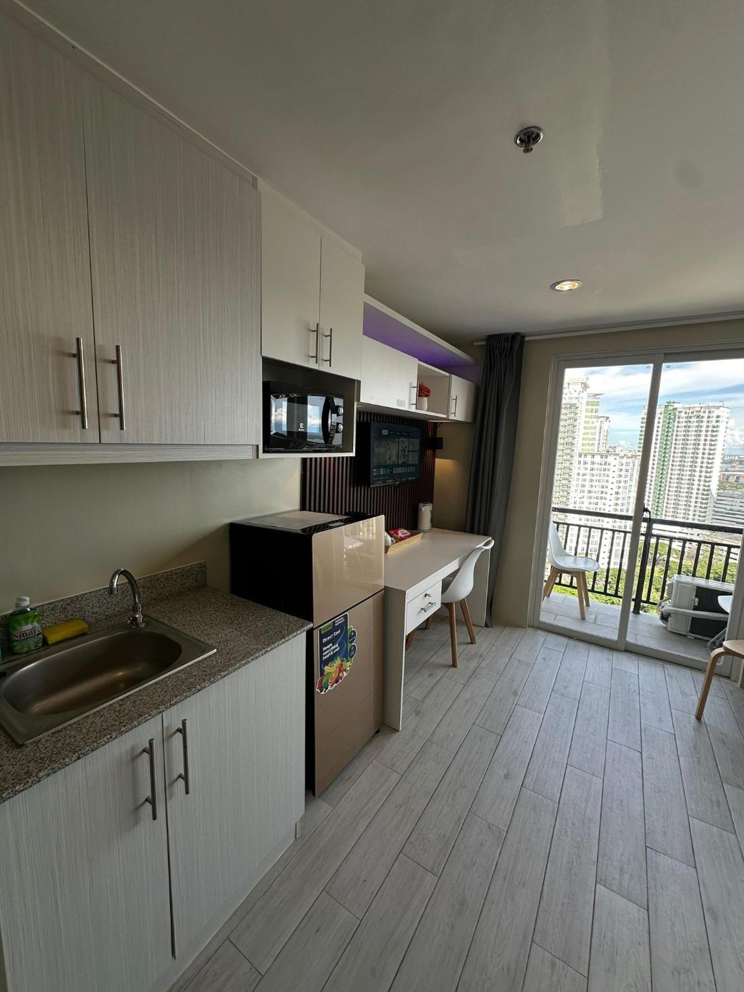 Modern & Comfy Studio - Steps From Ayala Mall, Cebu City エクステリア 写真