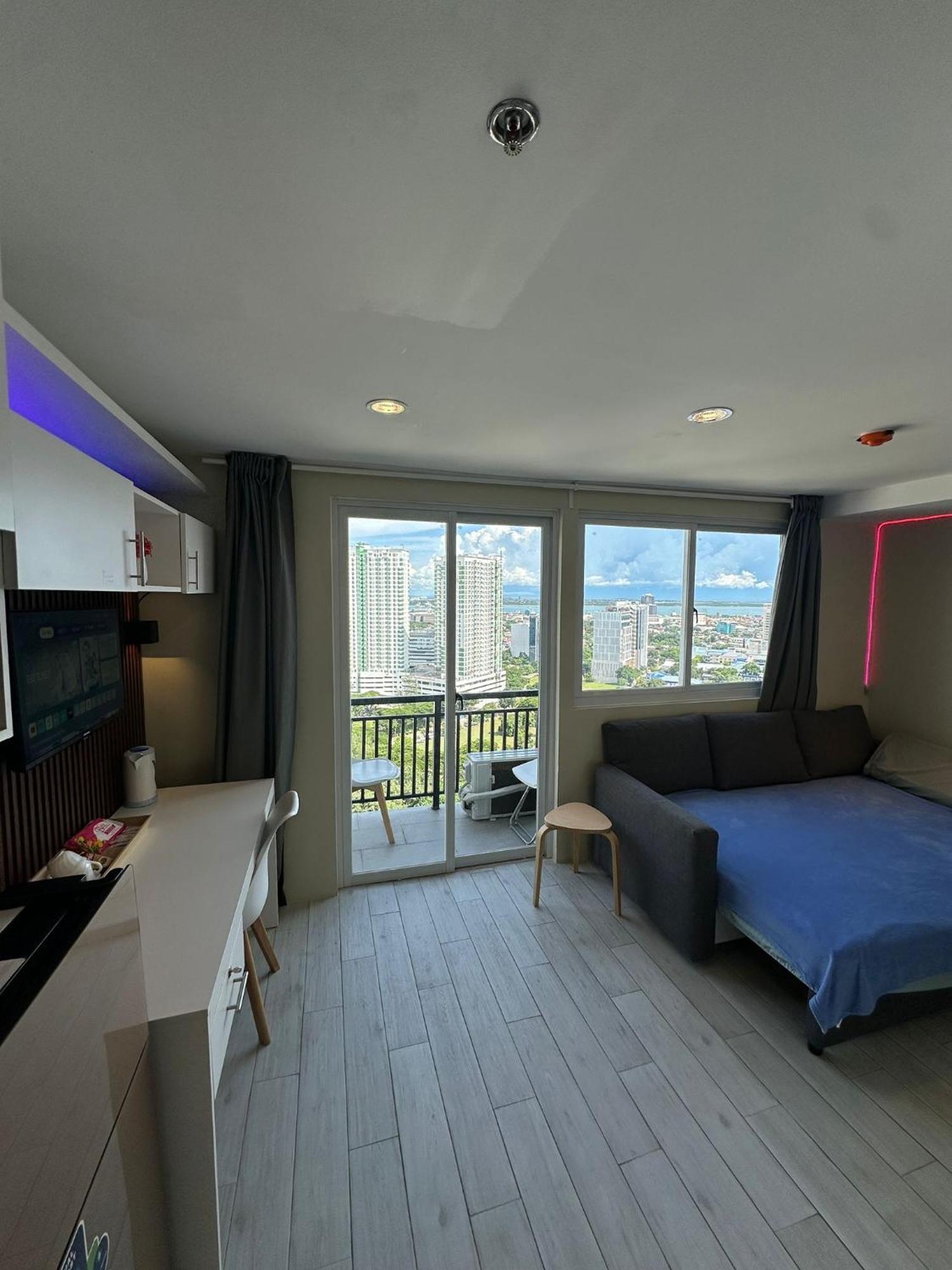 Modern & Comfy Studio - Steps From Ayala Mall, Cebu City エクステリア 写真